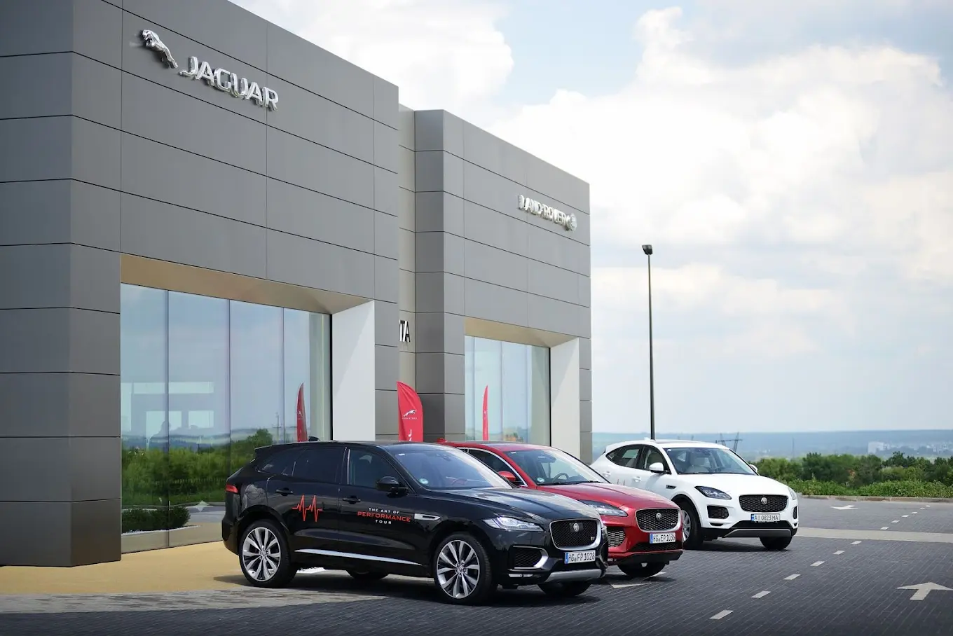 Автосалон “Land-Rover”